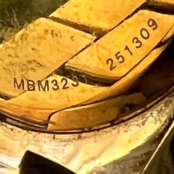 MARC by Marc Jacobs Women’s Wrist Watch. Gold-Toned Band. - Picture 8 of 12